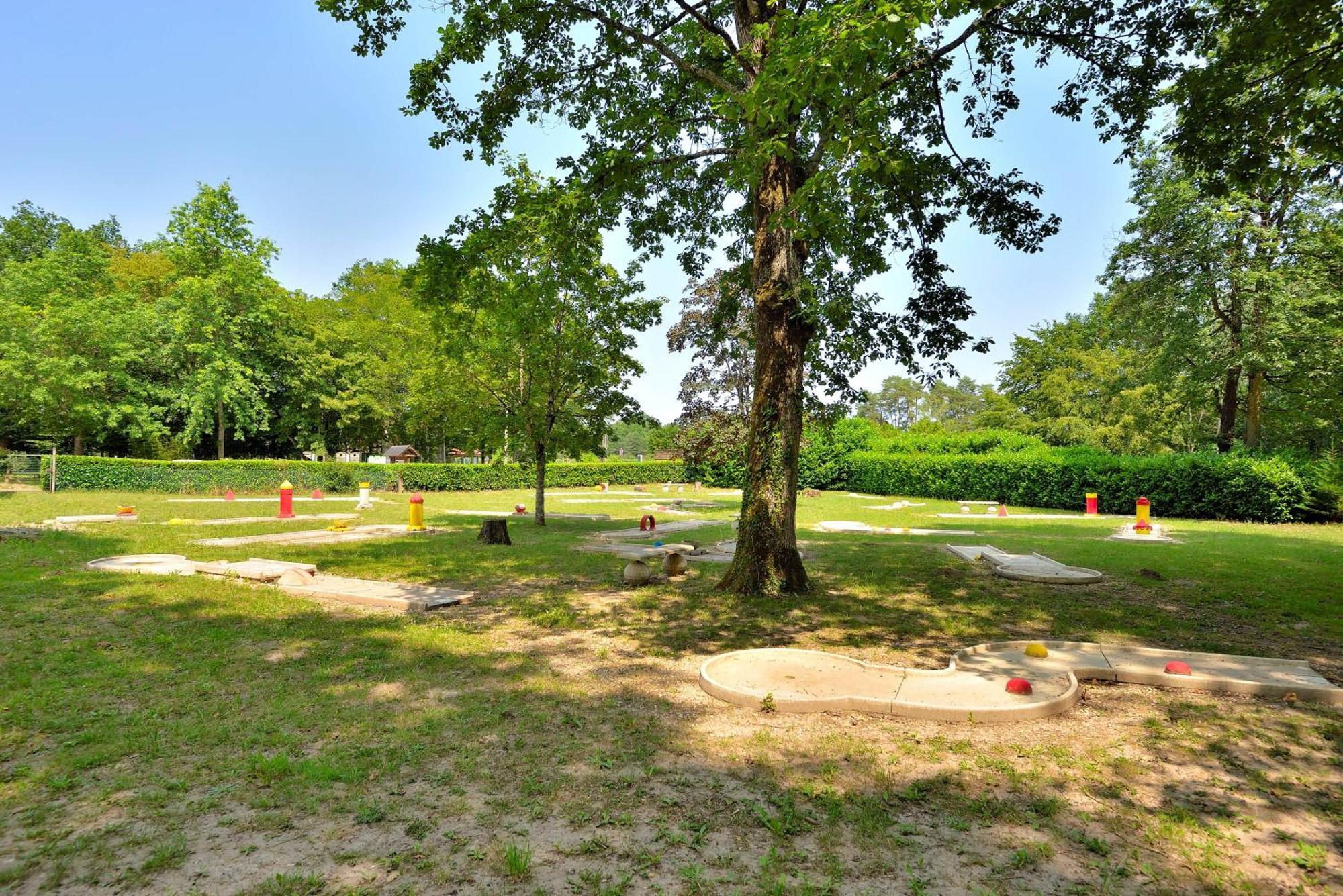 Camping Etang De La Vallee Combreux Kültér fotó
