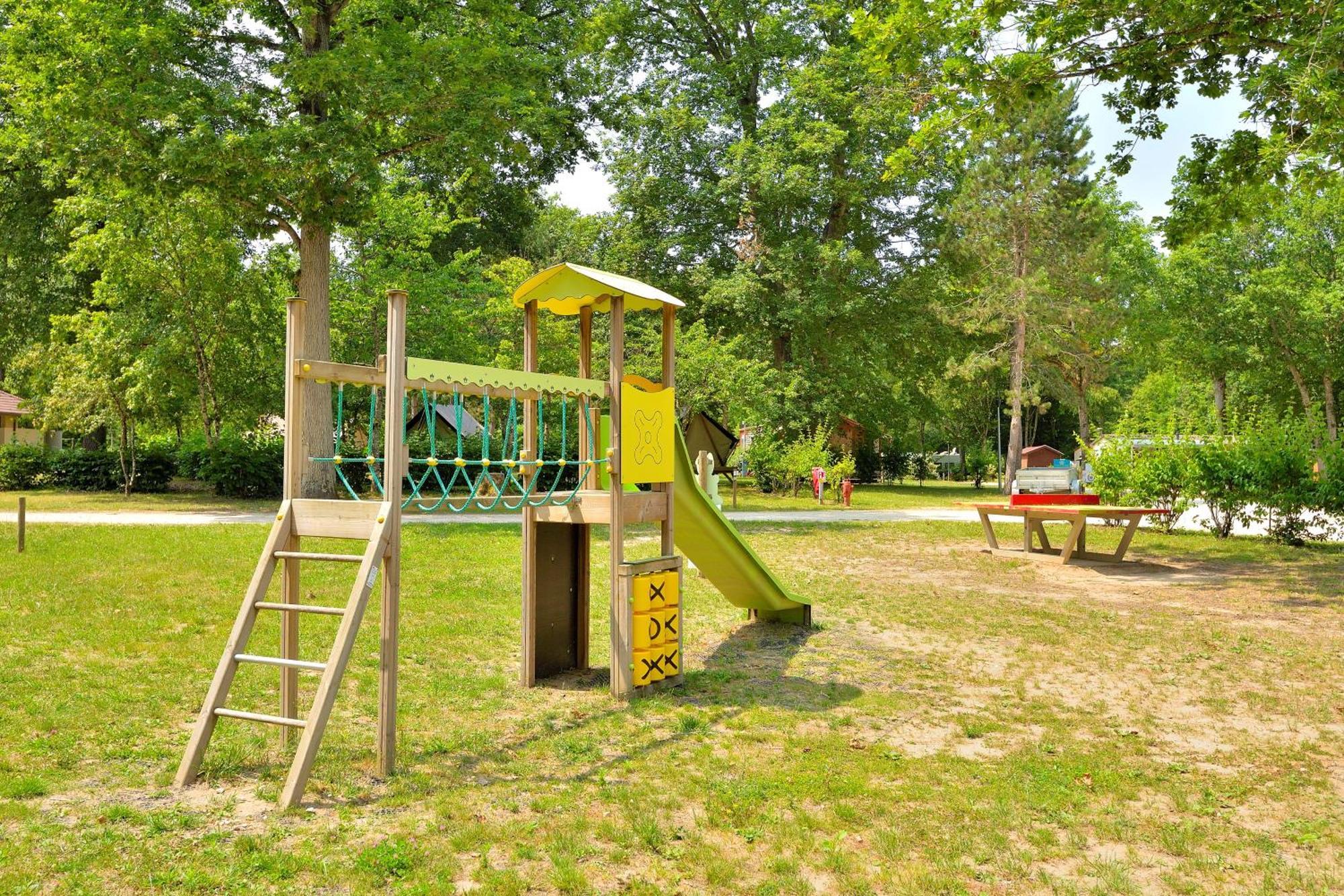 Camping Etang De La Vallee Combreux Kültér fotó
